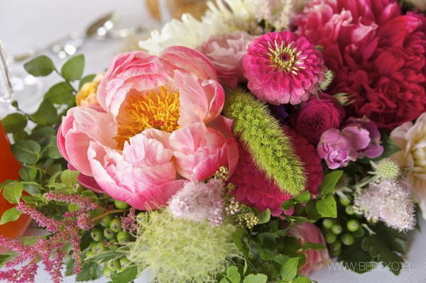 różowe dekoracje ślubne kwiatowe, różowy ślub, dekoracje weselne 2016